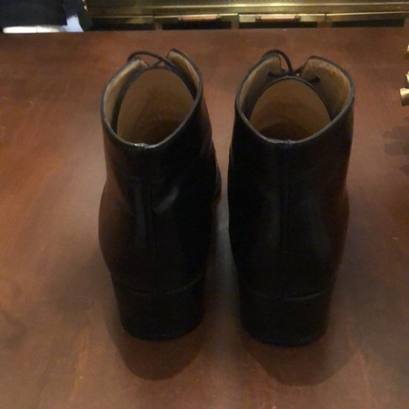 Preloved women Ann Taylor leather lace up black boots size 8m - Picture 3 of 5